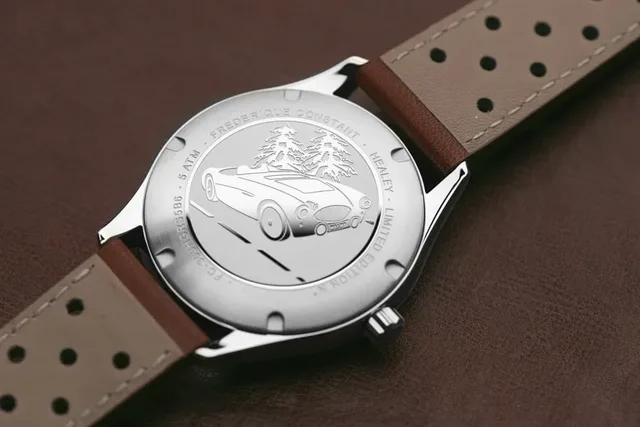 Gravur auf dem Gehäuseboden der Frederique Constant Vintage Rally Healey Automatic