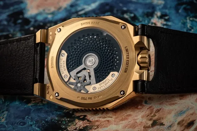 Gehäuserückseite der Urwerk UR-100 Gold