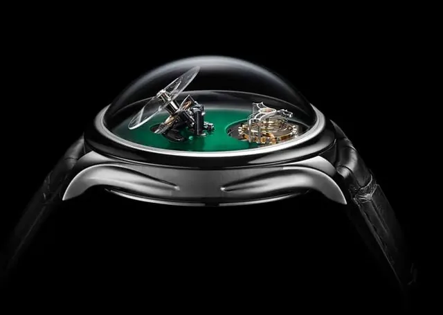 Die gewölbte Saphirglaskuppel stammt von der FlyingT von MB&F - H. Moser & Cie. hat es mit seinem Modell Endeavour Tourbillon verschmolzen