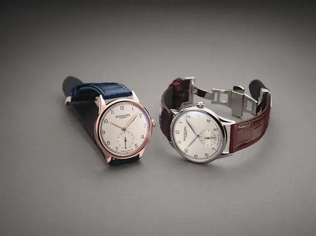 Hentschel: H1 Chronometer in blauem und braunem Band