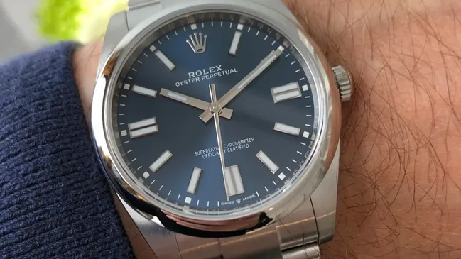 Rolex Oyster Perpetual 41 blaues Zifferblatt Wristshot