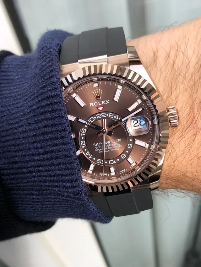 Die Rolex Sky-Dweller in Everose-Gold mit Oysterflex-Band