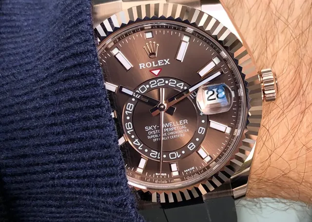 Die Rolex Sky-Dweller in Everose-Gold mit Oysterflex-Band