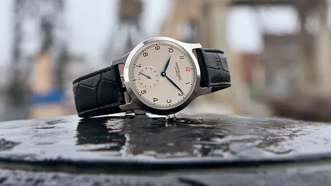 1. Hauptpreis: Hentschel Hamburg H2 Hafenmeister Klassik Handaufzug mit Premium-Servicepaket 5480 Euro + Übergabe-Event im Wert von: 985 Euro