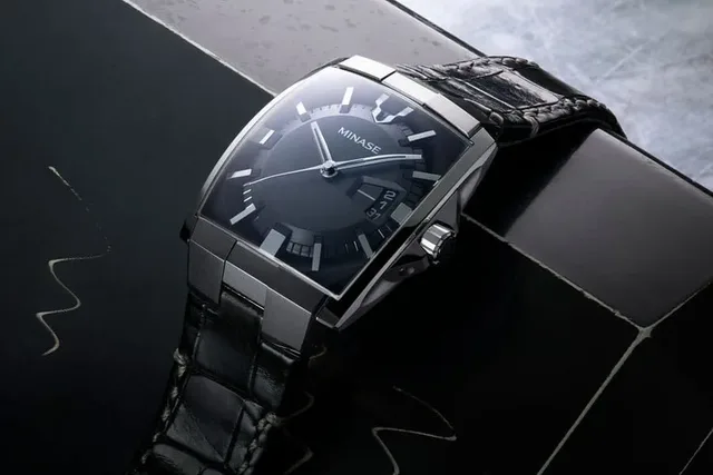 Minase: Horizon mit schwarzem Lederband