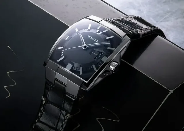 Minase: Horizon mit schwarzem Lederband