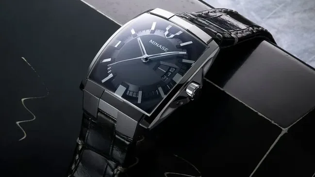 Minase: Horizon mit schwarzem Lederband