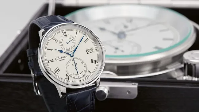 Glashütte Original: Senator Chronometer - limitierte Edition mit Weißgoldgehäuse, Handaufzug-Manufakturkaliber und deutschem Chronometerzertifikat