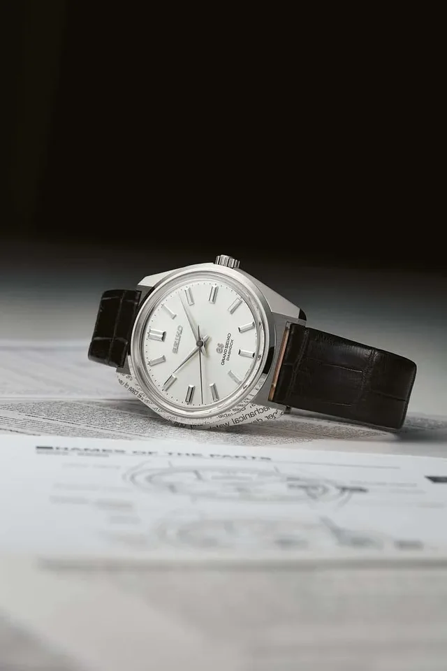 Grand Seiko: 44GS mit schwarzem Leder