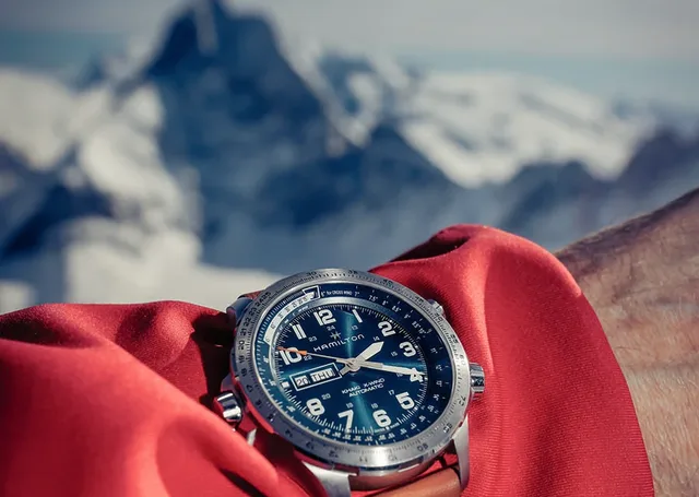 Hamilton: Khaki X-Wind Day Date am Handgelenk