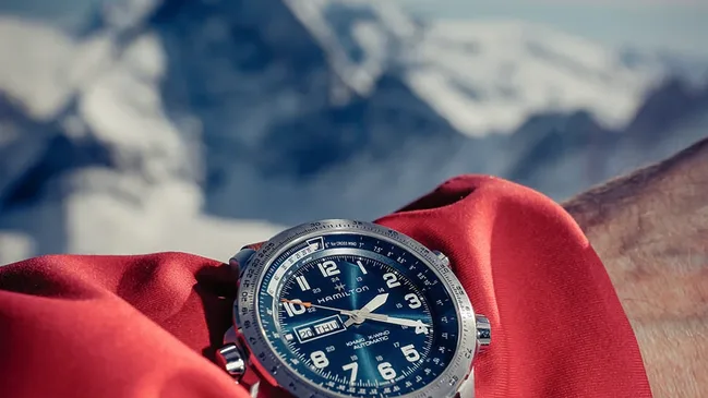 Hamilton: Khaki X-Wind Day Date am Handgelenk