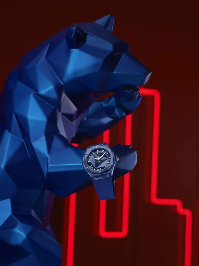 Der französische Künstler Richard Orlinski ist bekannt für seine facettenreichen Tierskulpturen