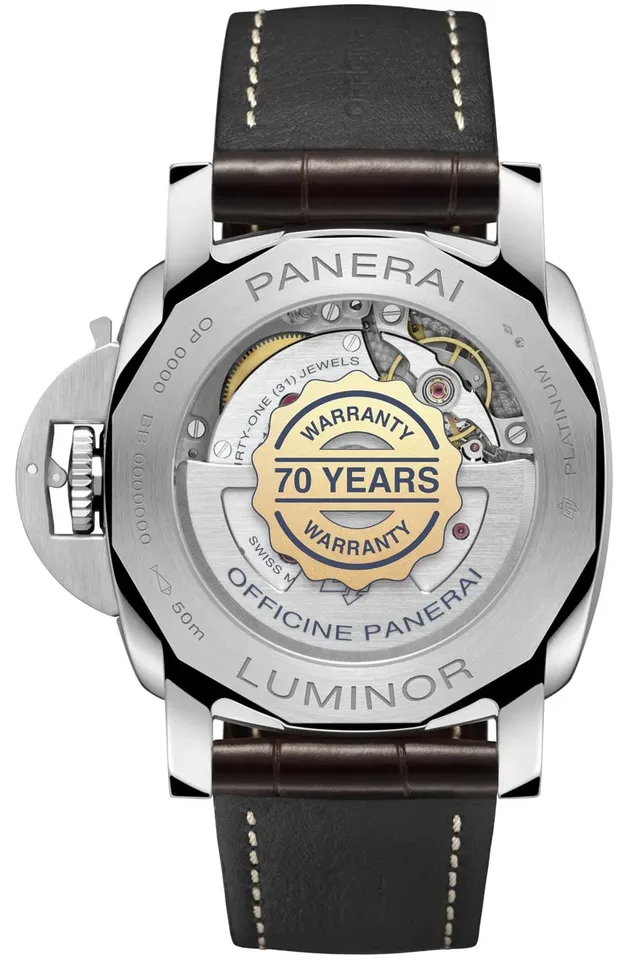 Panerai Platinumtech Luminor Marina (PAM01116): Das Logo auf der Gehäuserückseite weist auf die Rekord-Garantie von 70 Jahren hin