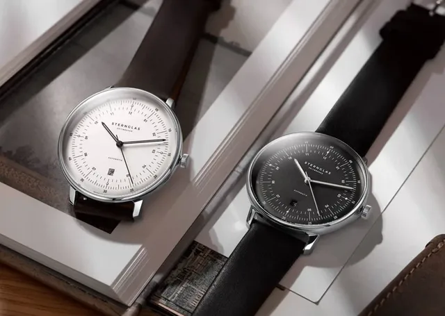 Sternglas: Hamburg Automatik mit weißem und schwarzem Zifferblatt