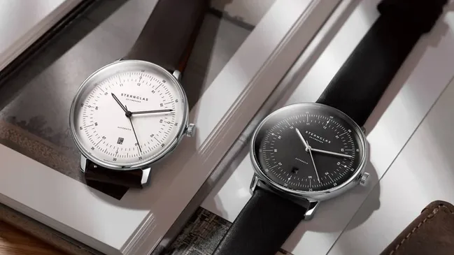 Sternglas: Hamburg Automatik mit weißem und schwarzem Zifferblatt