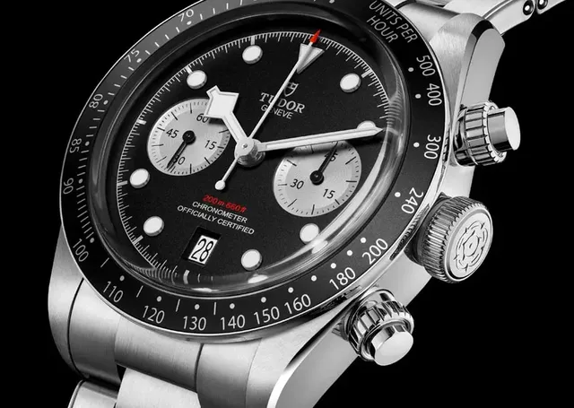 Tudor: Black Bay Chrono am Edelstahlarmband mit schwarzem Zifferblatt, 4.840 Euro