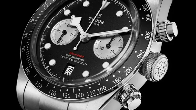 Tudor: Black Bay Chrono am Edelstahlarmband mit schwarzem Zifferblatt, 4.840 Euro