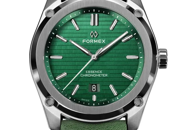 Formex: Essence 43 mm Automatic Chronometer in Grün