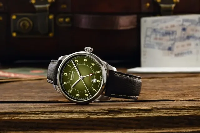 Union Glashütte: Belisar Zeitzone mit olivgrünem Verlaufszifferblatt