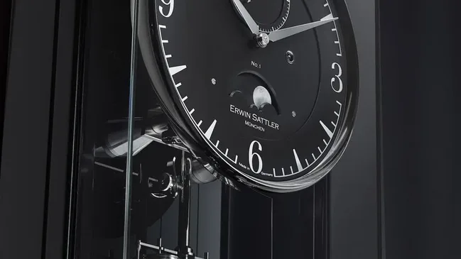 Präzisionspendeluhr von Erwin Sattler: Opus Metallica 100