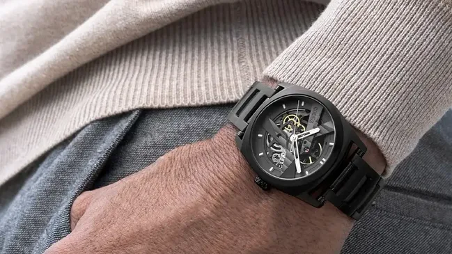 Code41: DAY41 Edition 3 40 Millimeter am Handgelenk