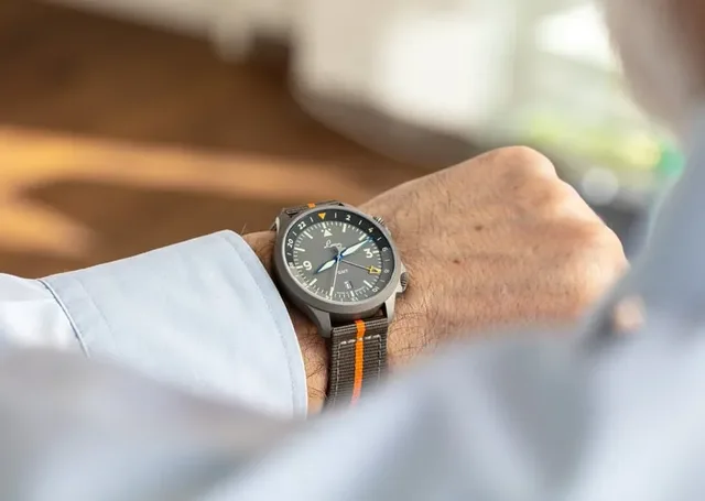 Laco: Frankfurt GMT Schwarz am Handgelenk