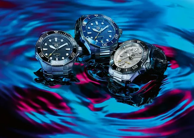 TAG Heuer: Aquaracer Professional 300 schwarz, silber, blaues Zifferblatt