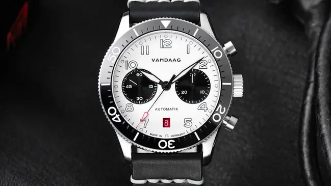 Vandaag: Schallmauer Automatik mit weißem Zifferblatt und schwarzen Totalisatoren