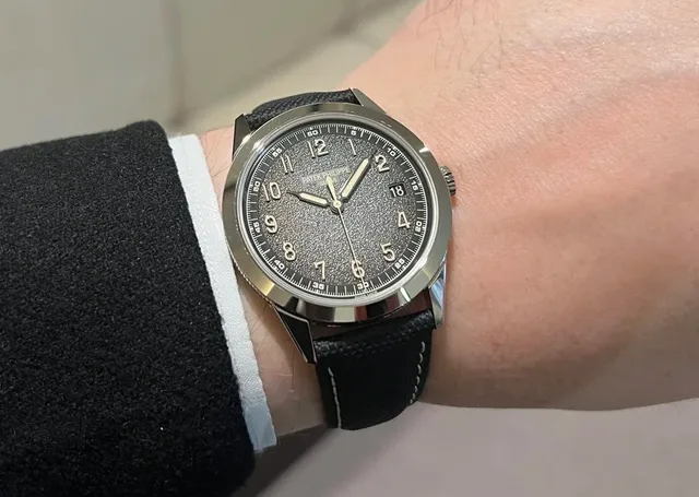 Wristshot der Patek Philippe Calatrava Datum Zentralsekunde Ref. 5226G