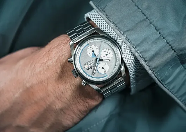 Fortis: Stratoliner Cool Grey am Handgelenk