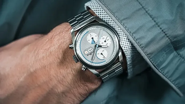 Fortis: Stratoliner Cool Grey am Handgelenk