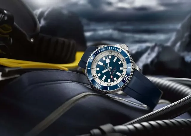 Breitling: Superocean Automatic 46 in Blau mit Kautschukband