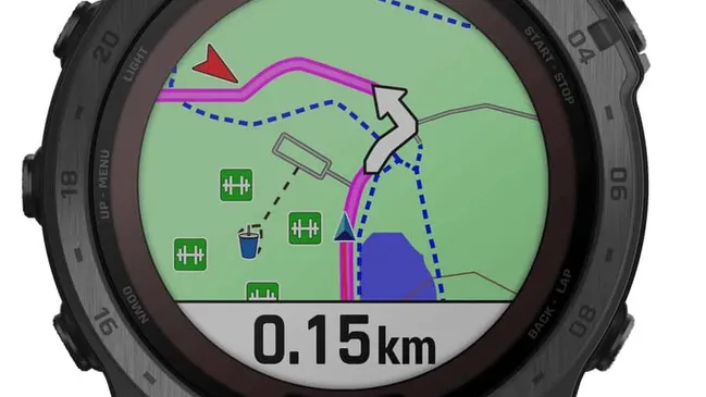 Die Garmin Tactix 7 Pro Solar kann auch über Waldwege navigieren.