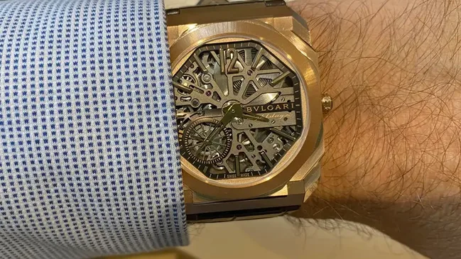 Wristshot der Bulgari Octo Finissimo Skeleton 8 Days