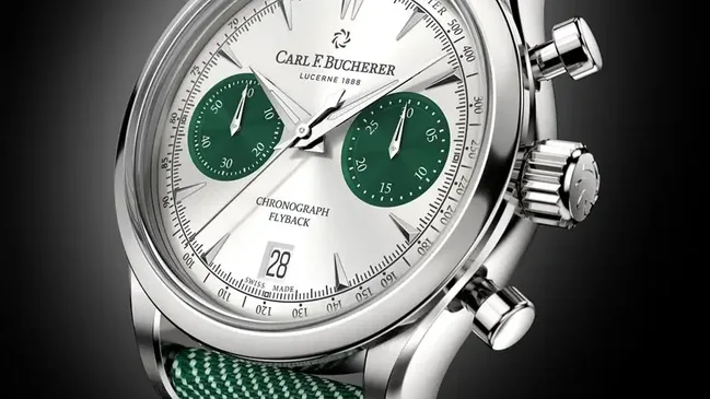 Carl F. Bucherer: Manero Flyback 40mm in Edelstahl mit silberfarbenem Zifferblatt und grünen Totalisatoren