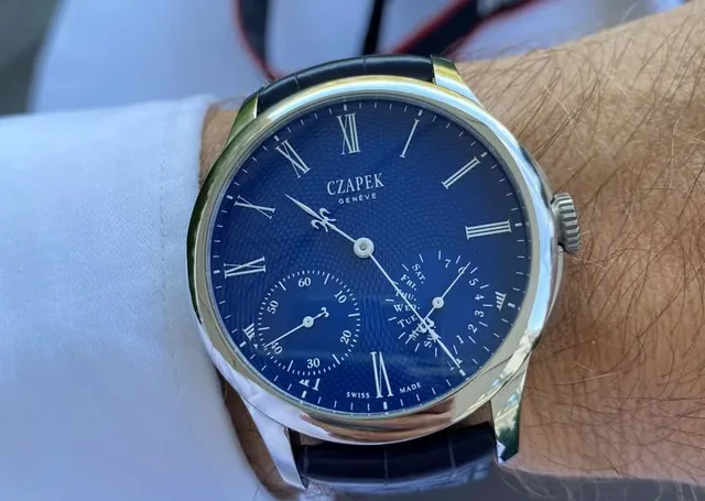 Livebild: Die Czapek Quai des Bergues Sapphire Blue L am Handgelenk