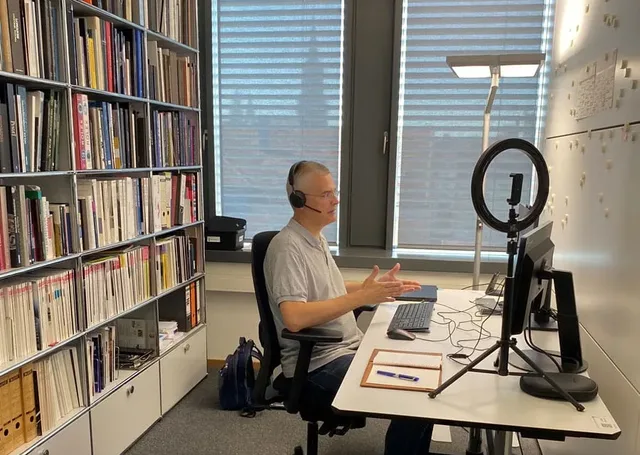 Chronos-Chefredakteur Rüdiger-Bucher beim MDR-Interview