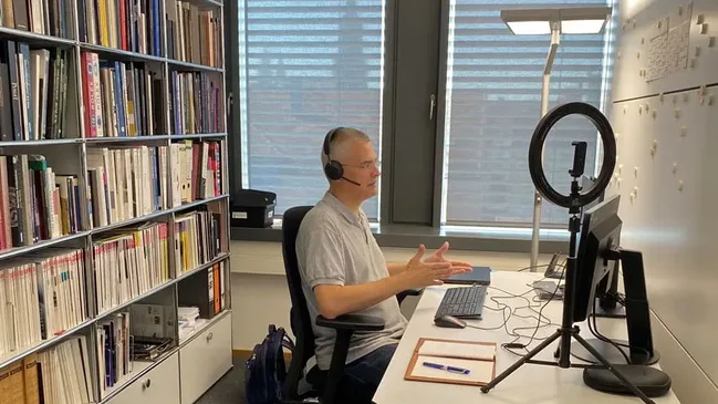 Chronos-Chefredakteur Rüdiger-Bucher beim MDR-Interview