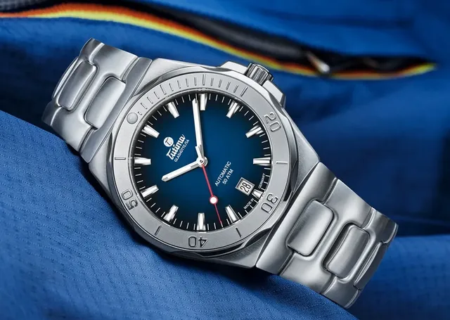 Tutima: M2 Seven Seas S 40mm in Blau