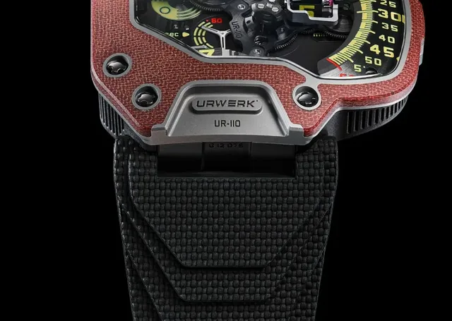 Urwerk: UR-110 Bakelite