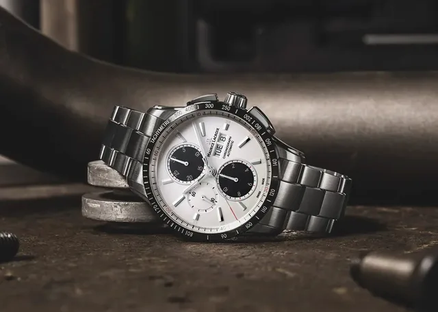 Maurice Lacorix: Pontos S Chronograph mit weißem Zifferblatt am Edelstahlband