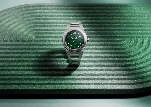 Girard-Perregaux: Laureato 42mm Green