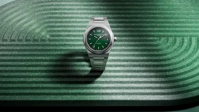 Girard-Perregaux: Laureato 42mm Green