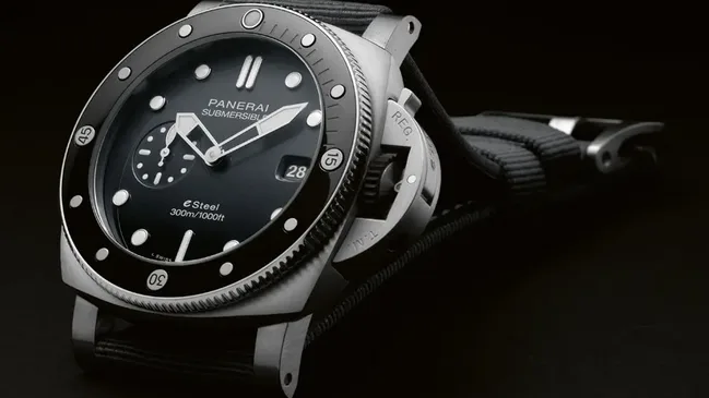 Panerai: Submersible QuarantaQuattro eSteel