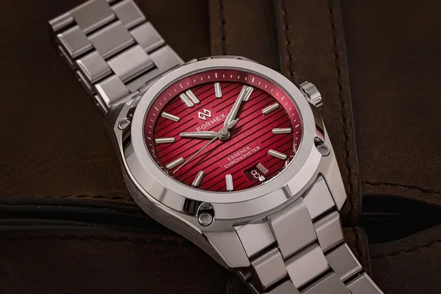 Formex Essence ThirtyNine Gamaret Automatic Chronometer, rotes Zifferblatt, Stahluhr