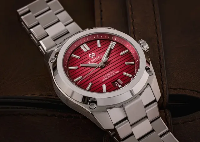 Formex Essence ThirtyNine Gamaret Automatic Chronometer, rotes Zifferblatt, Stahluhr