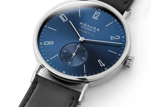Nomos Glashütte: Tangente Neomatik Blaugold