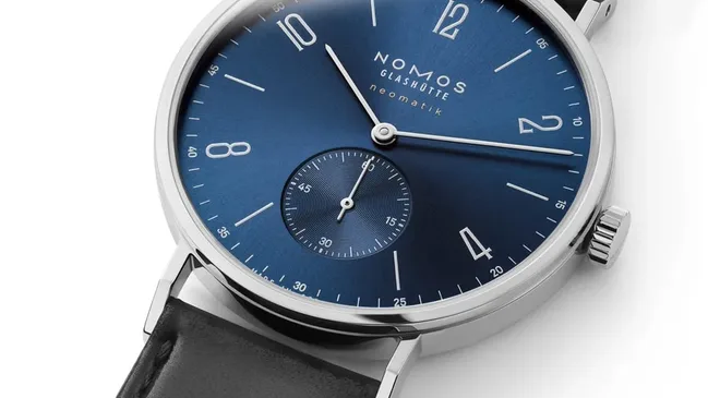 Nomos Glashütte: Tangente Neomatik Blaugold