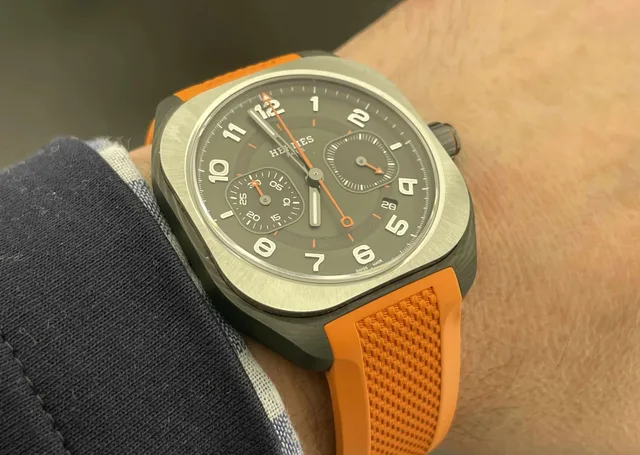 So sieht der Hermès H08 Chronograph am Handgelenk aus