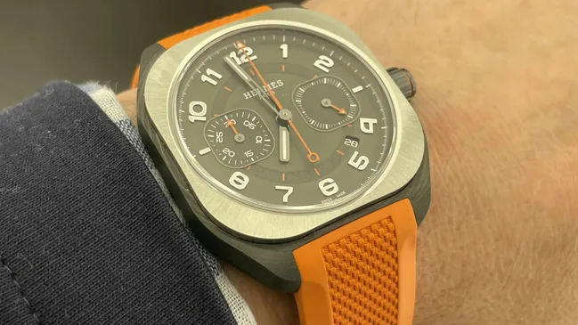 So sieht der Hermès H08 Chronograph am Handgelenk aus